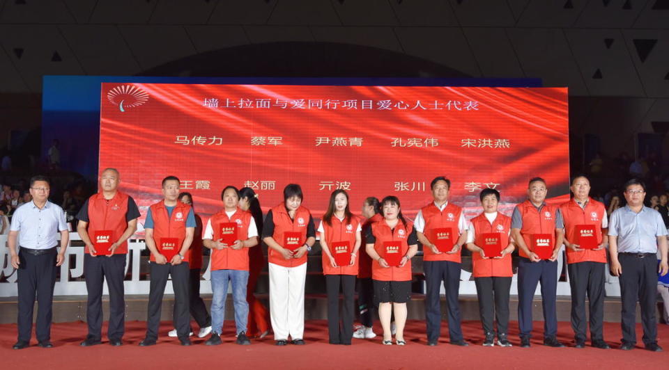 肥城市举办庆祝"墙上拉面 与爱同行"文明实践项目六周年文艺演出