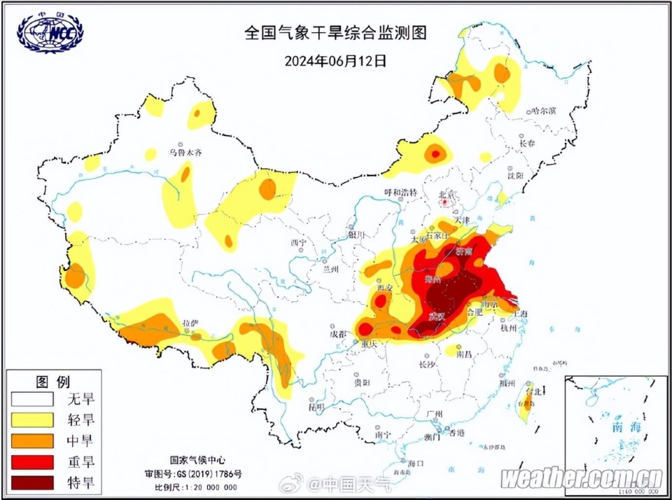 最后,还得有上升气流来帮忙,它能把云层抬升到合适的高度,让云滴在