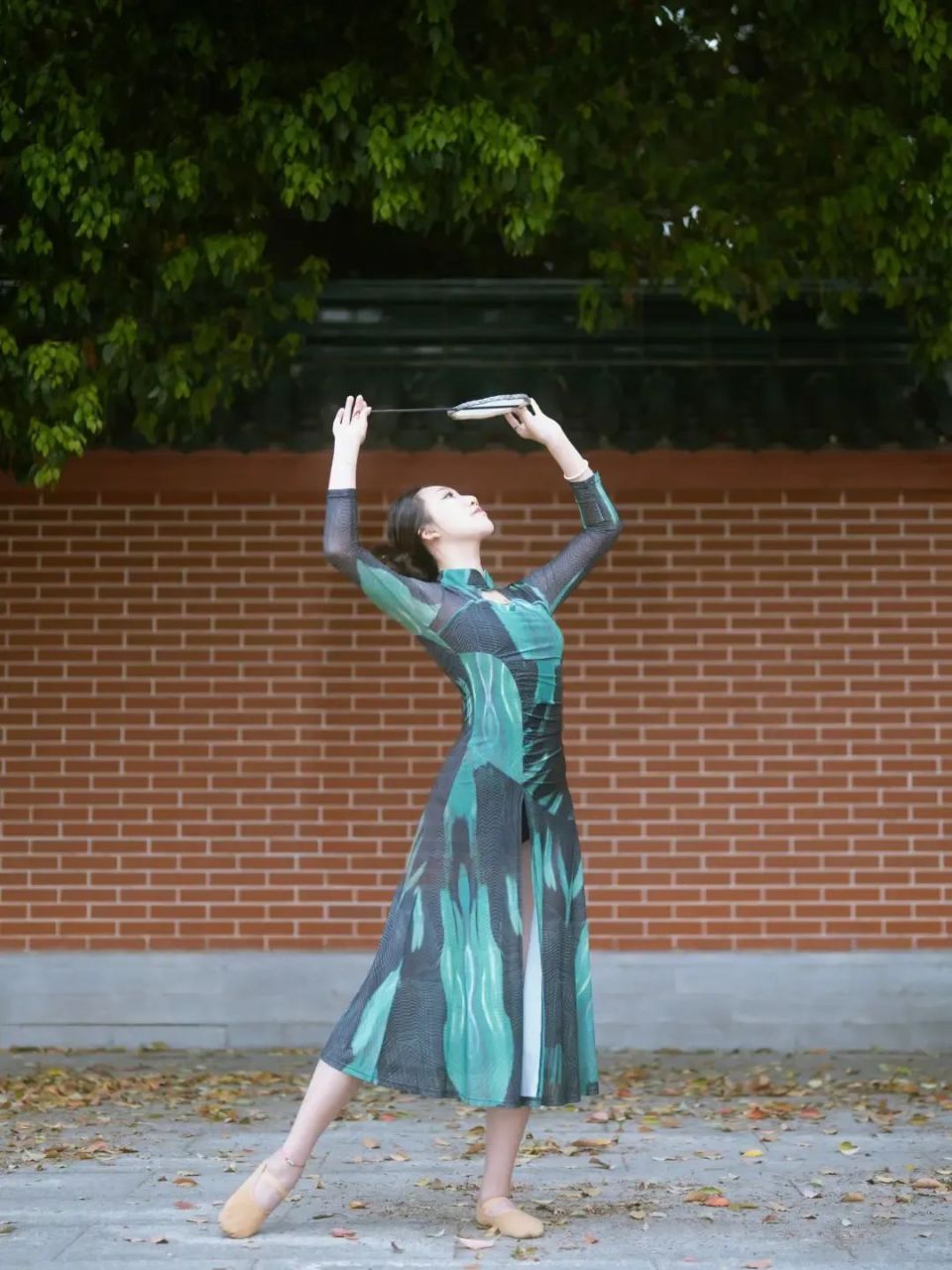 12岁就读中国古典舞专业,一次访友让她选择在闵行扎根