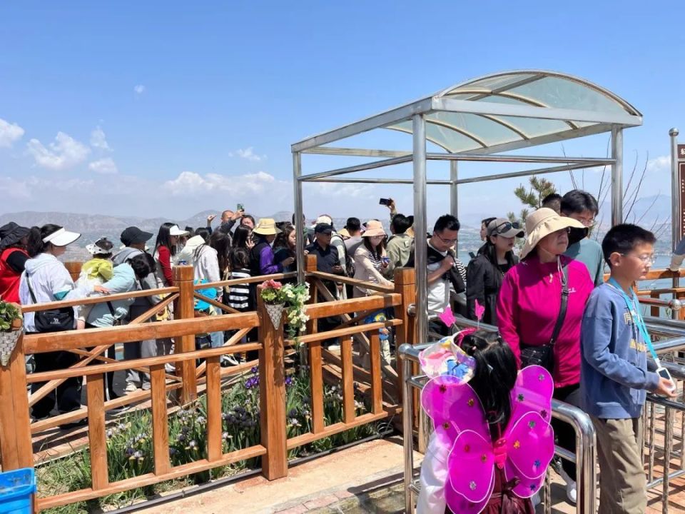 "五一"假期,东乡县旅游景区持续火爆,游客热情不减