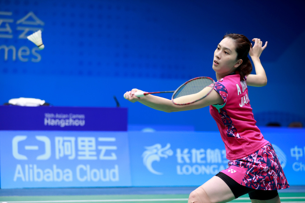 9月29日,日本队选手大堀彩在比赛中发球.