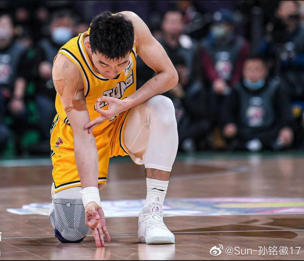 美女主持吐槽孙铭徽:真的很牛 但我希望他剃一下腋毛!_腾讯新闻