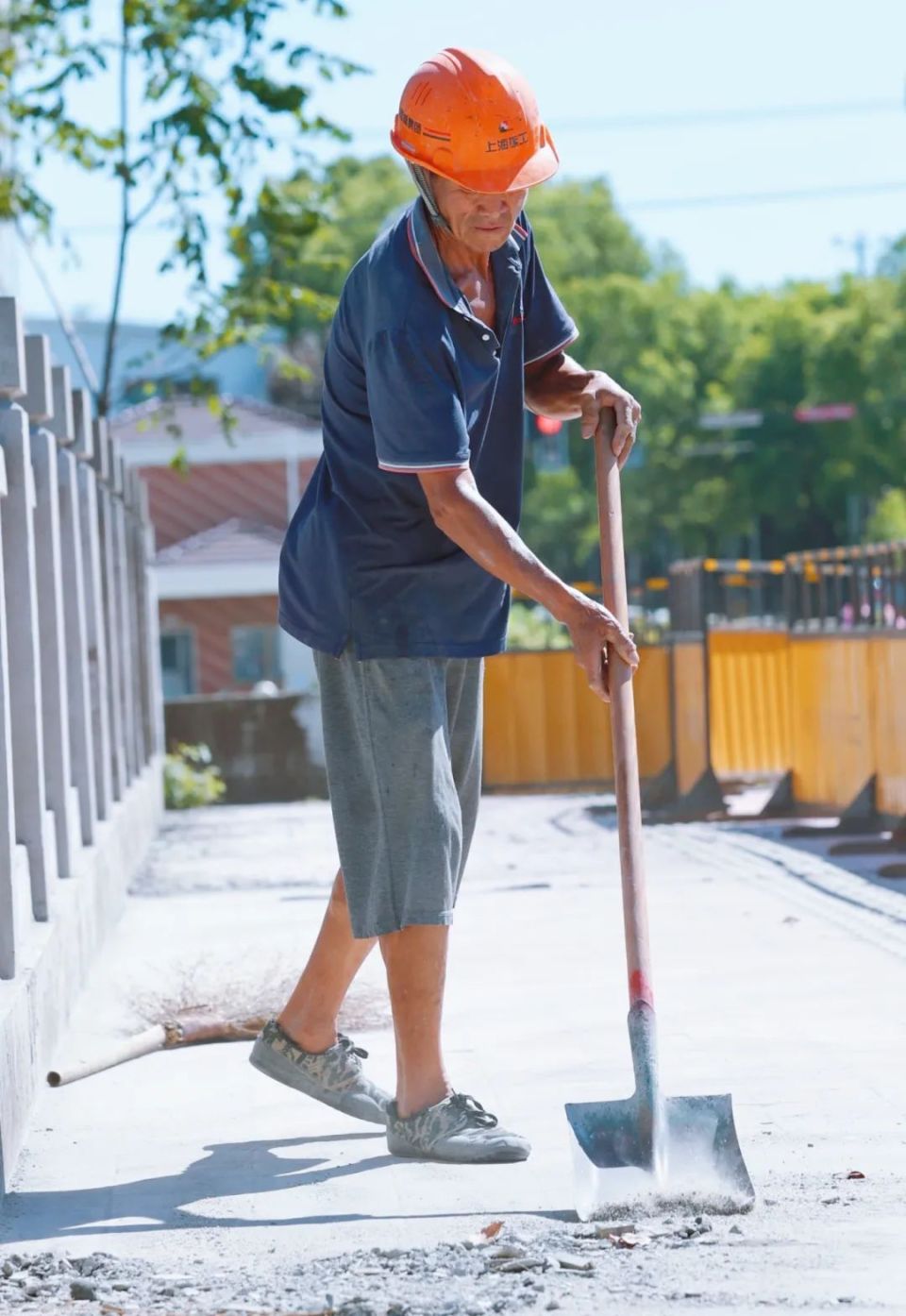 致敬高温下的劳动者