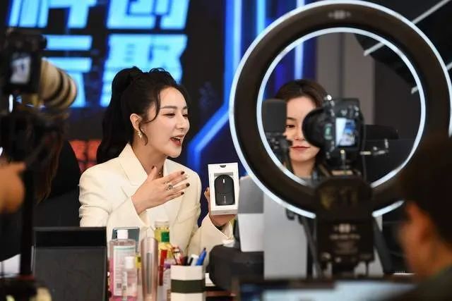 停播519天，薇娅赚得更多了？_腾讯新闻