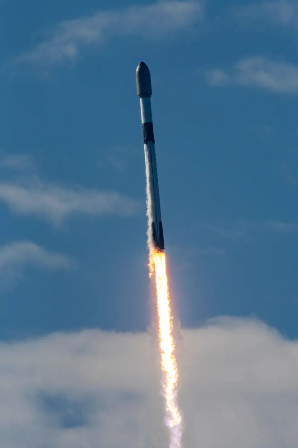 SpaceX全新箭体发射187批星链卫星，曾遭遇渗水问题-腾讯新闻