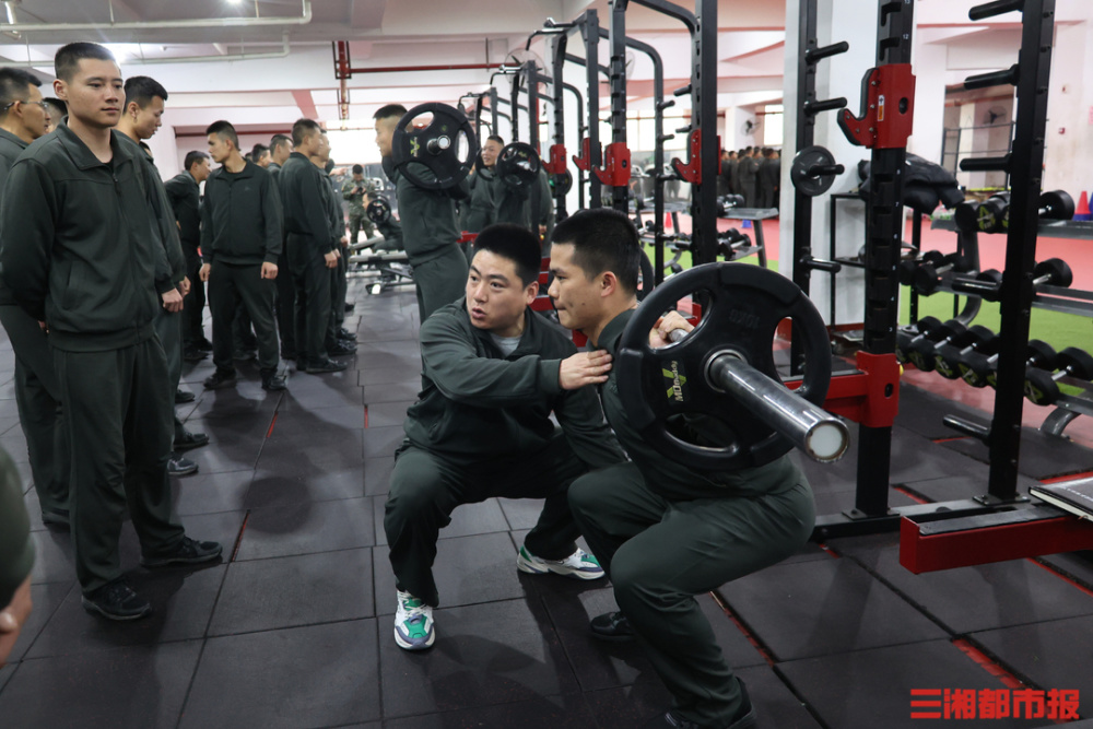 武警湖南总队举行军事体育教练员集训