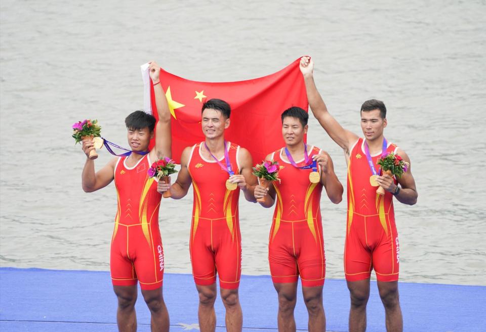 湖南选手伊绪帝获男子四人双桨金牌_腾讯新闻