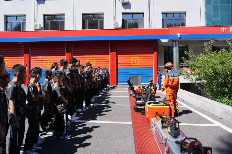 七台河市消防救援支队开放红门阵地筑牢青少年暑期安全屏障_腾讯新闻
