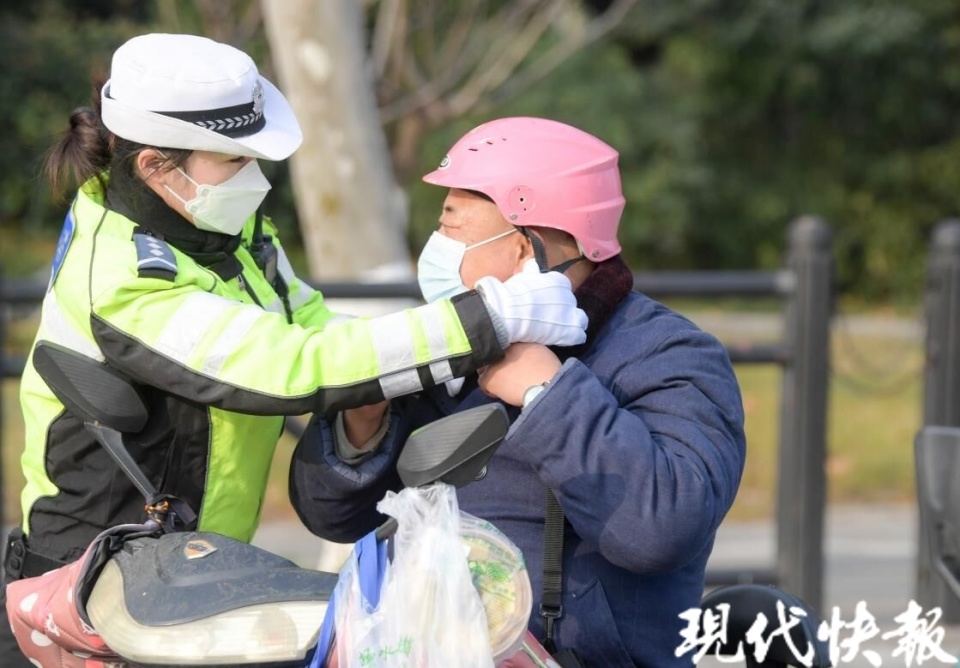 盐城交警芦雪图片