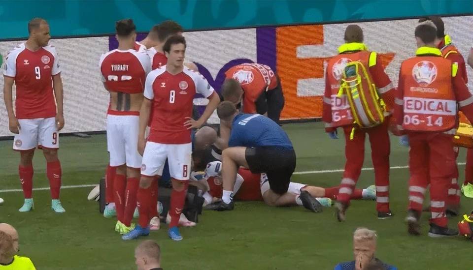 网友认为,对比埃里克森的抢救,张志杰昏倒后,现场没有看到任何急救