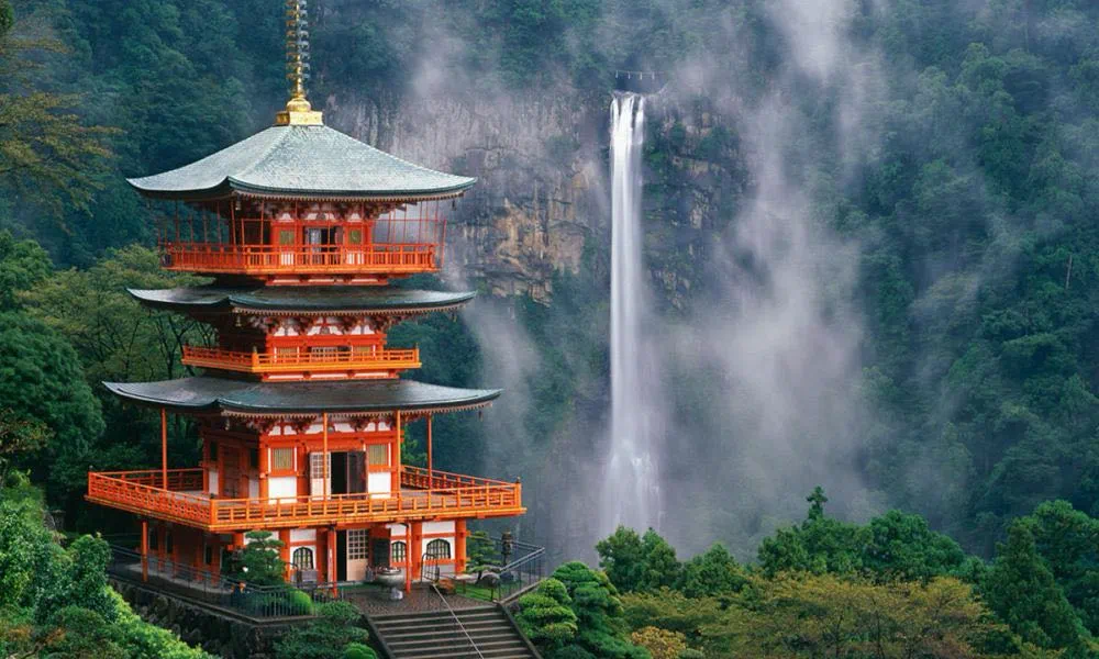 其中的金刚峰寺为密宗真言宗全日本三千多寺院的总本山,由弘法大师