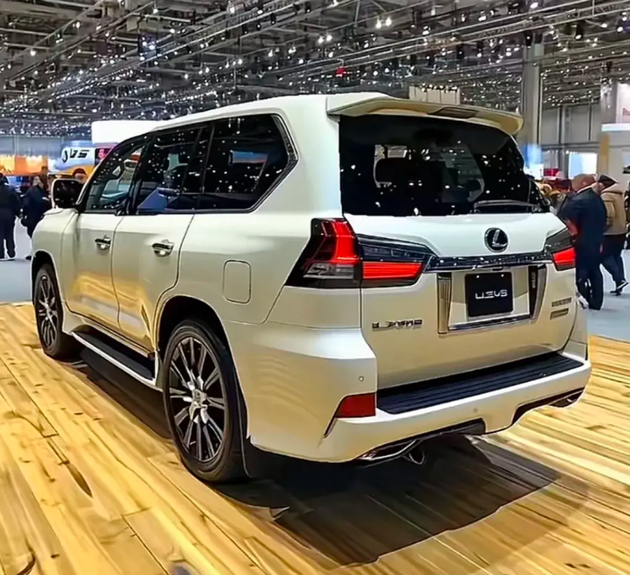 雷克萨斯lx570正式改款内饰全面进化标配57lv8引擎