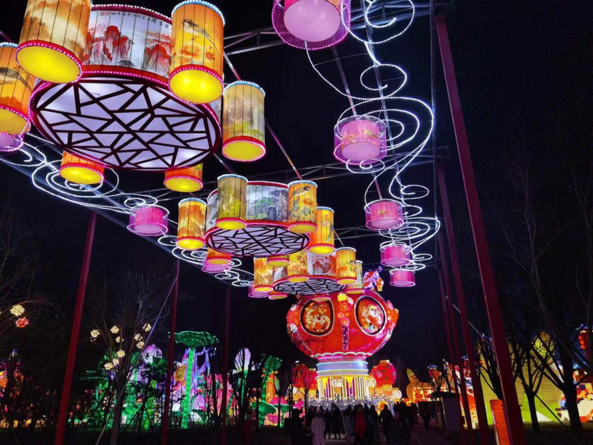 据携程数据,今年春节假期出境游热门目的地国家包括泰国,日本,新加坡