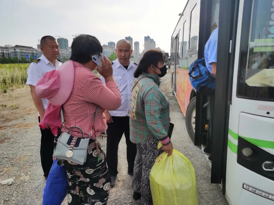 始发站为邳州东站,终点站为车辐山镇区,其间途经站点有碾庄镇区,黄