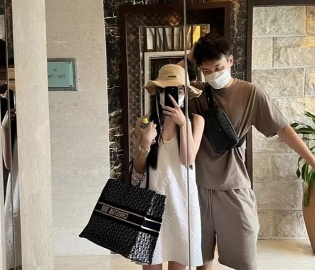 吴兴涵老婆双国籍被实锤,曾公开嘲讽爆料者,老公如今已被她坑惨_腾讯