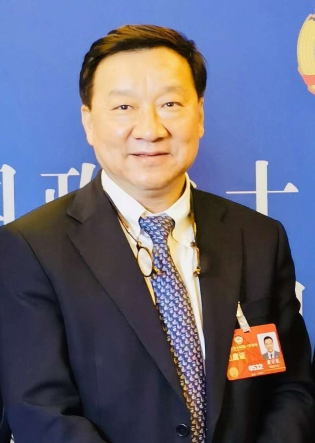 黄宇光委员2022年试点医院无痛分娩率532建议把麻醉医护比例纳入医院