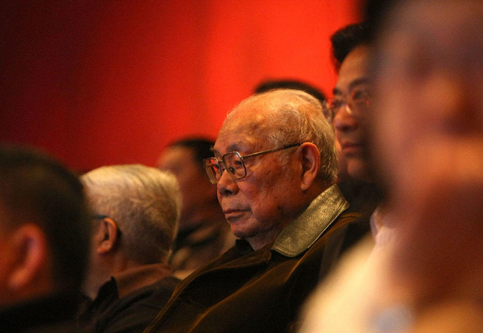 马识途离世,110岁老马踏归途_腾讯新闻