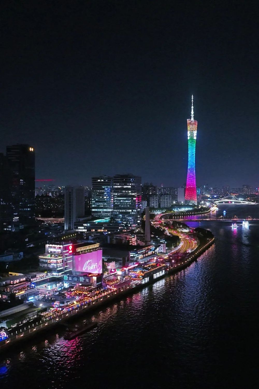 创意建筑更是广州城市新名片,美食地标和夜经济的示范区绝美江边夜景