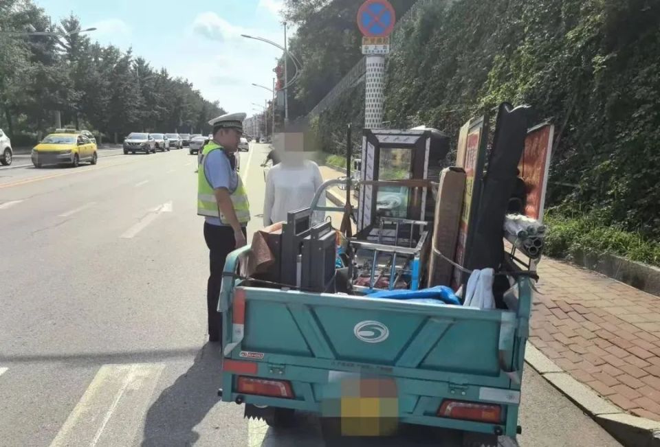 丹东交警曝光多起违法行为!