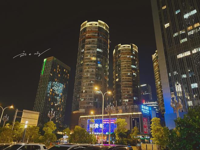 实拍南昌夜景,作为"最没存在感"的省会之一,如今成为网红城市-腾讯