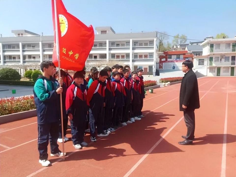 丹凤县西河初级中学开展劳动实践教育活动