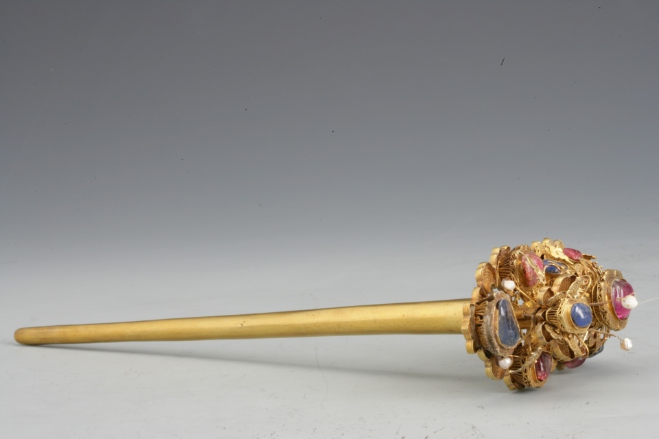 累丝嵌宝石花蝶金簪