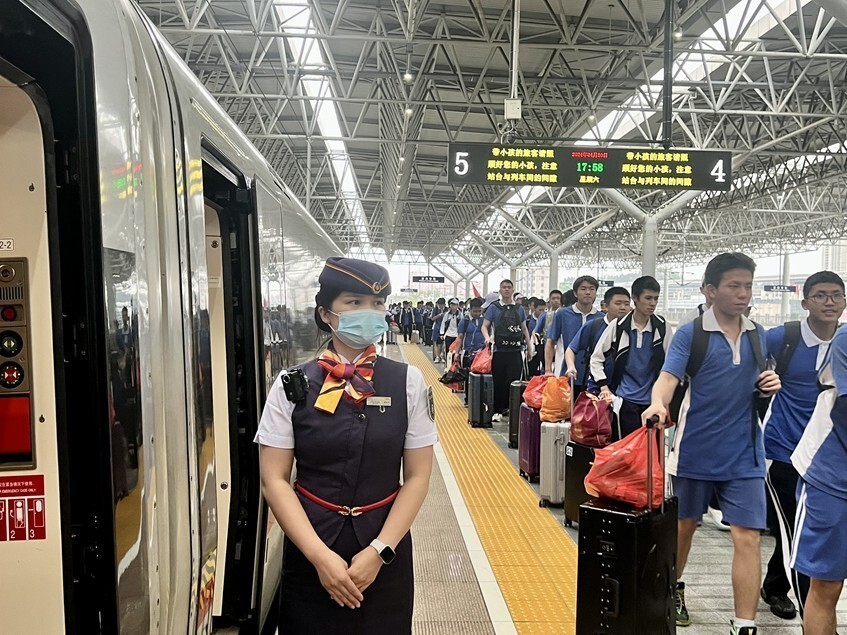 暴雨导致普速列车停运,广铁迅速加开高铁转运旅客
