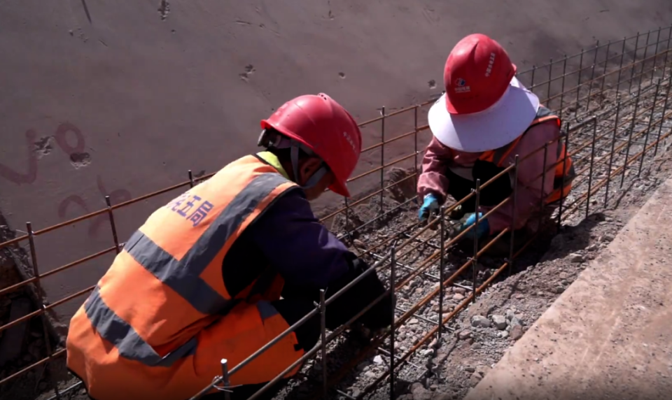 【最美人物】大山深处的建设者"夫妻档"
