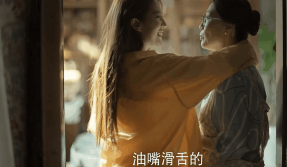 她身边花团锦簇,却从不自乱阵脚;她美得翻天覆地,却依然无知无觉.