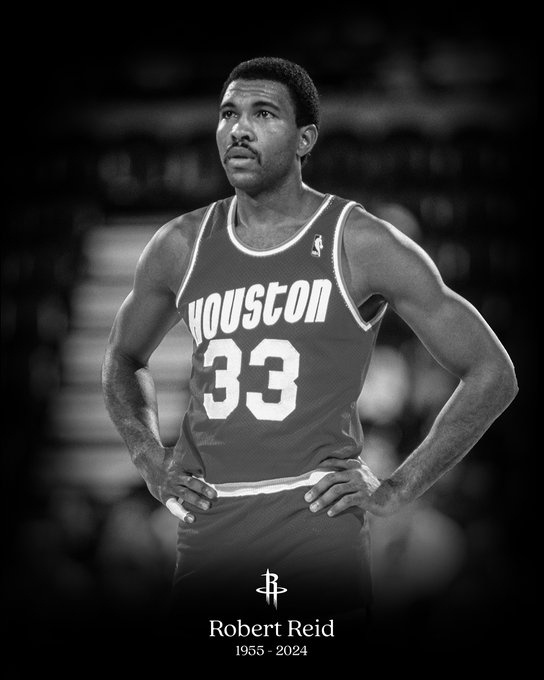 轮总第40顺位被火箭选中,在火箭效力长达10个赛季,身穿50号与33号球衣