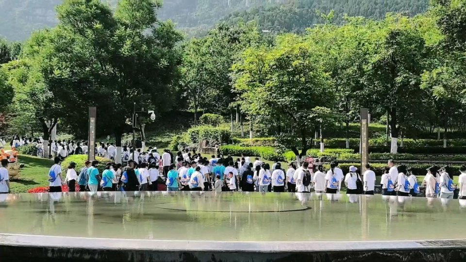 跳出促销固有思维，绑定健康公益底色！一场健步行读懂行业品牌形象焕新_腾讯新闻