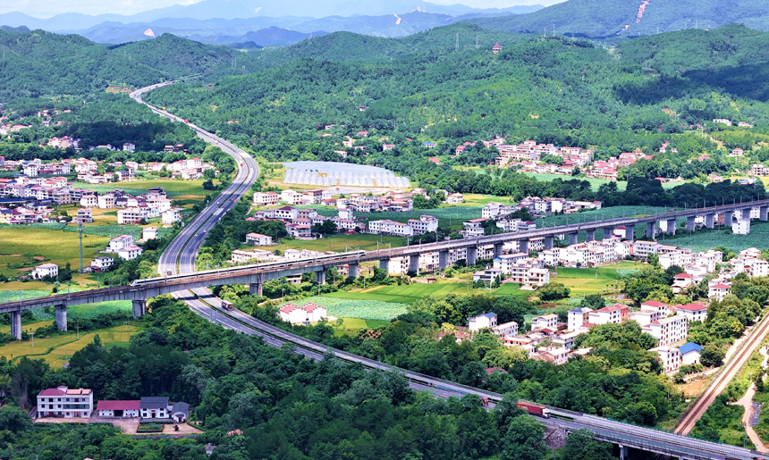 7月3日,江西省赣州市会昌县西江镇大田村,323国道,赣龙铁路和厦蓉高速