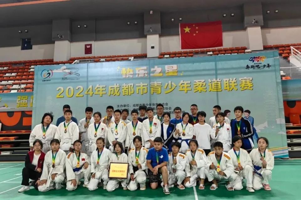 雷佳杰  徐芯桐  徐婉雪  王梓琳吴鑫蔚  何棹梧  张莉萍  胡翔璐