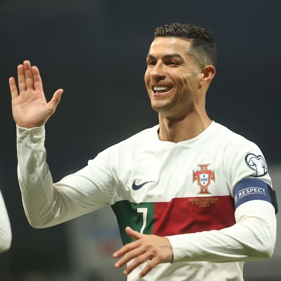 c罗力破世界第200!8场10球加冕欧预赛射手王 刷爆9纪录_腾讯新闻