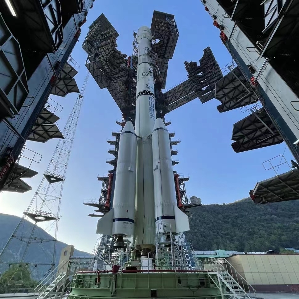 "长征三号乙"(cz-3b)是中国航天科技集团一院抓总研制的中型液体捆绑