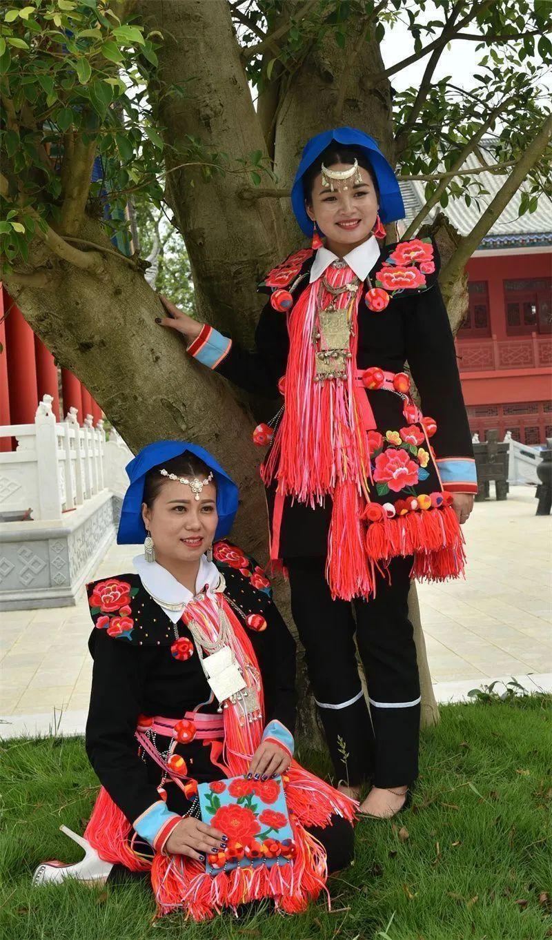 瑶族女性服饰图片