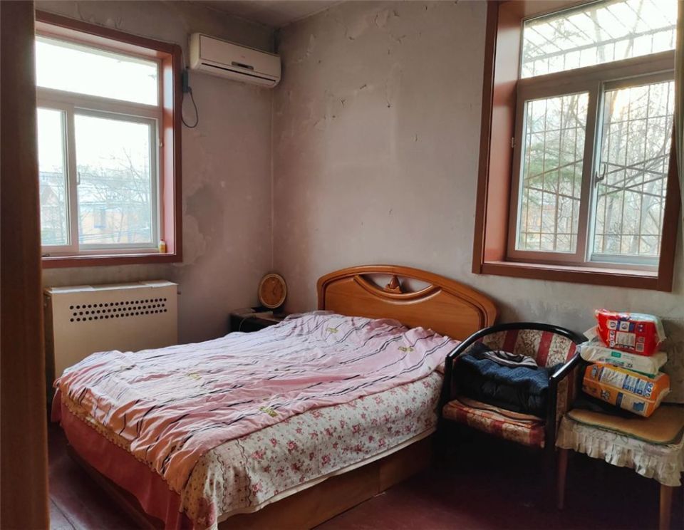 北京姑娘的50㎡顶楼老房火了,因70年老破小焕然一新走红,太好住