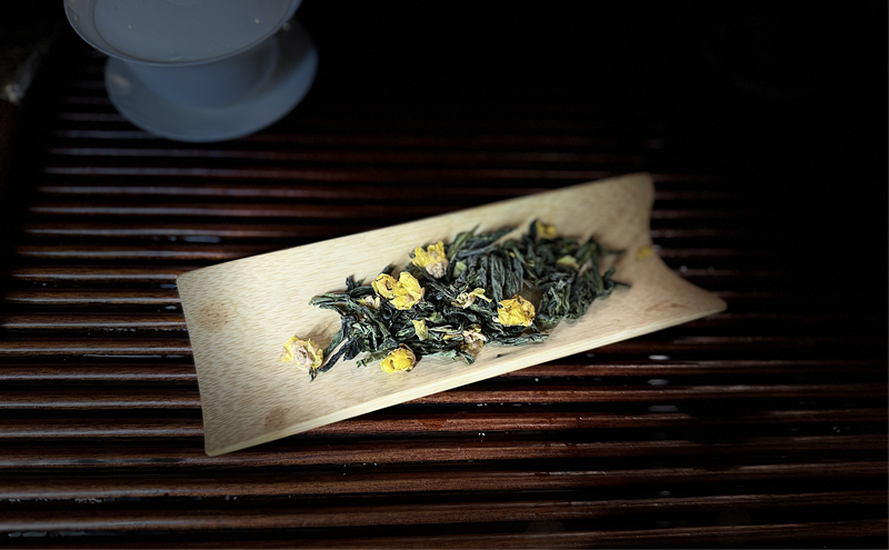 用六安的茶坯为原料加上珠兰花窨制也是董洋制作的第一款六安香片品种