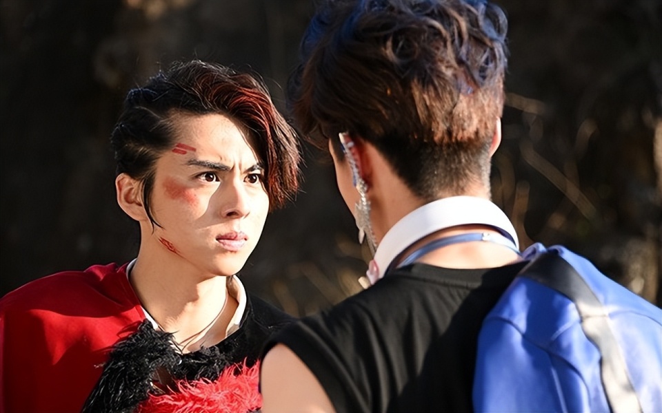 虫王战队超王者第7话先行图 红王对弟弟态度暧昧 疑似另有隐情