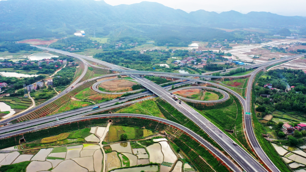 将于五月底正式通车运营此次通车的路段起于衡阳市雨母山镇接g0421许
