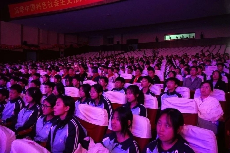 吉林省孤儿学校孩子们开心过六一