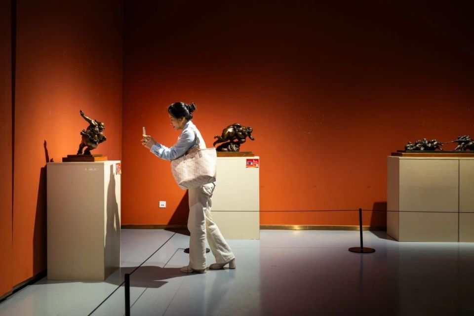 架起中外文化交流的桥梁许鸿飞两场世界巡展同期在曼谷与遵义举行