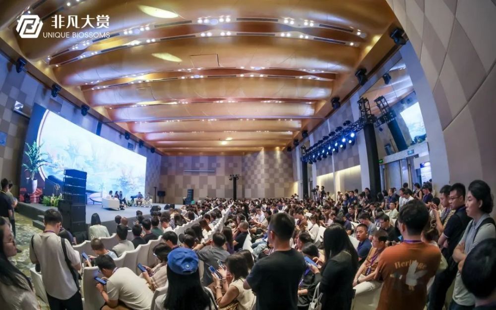 2025年度生成式AI全球化高峰论坛暨Go Global AI 100年度评选完美收官，19场高密度趋势圆桌直击AI全球化浪潮 · 原文图片 2