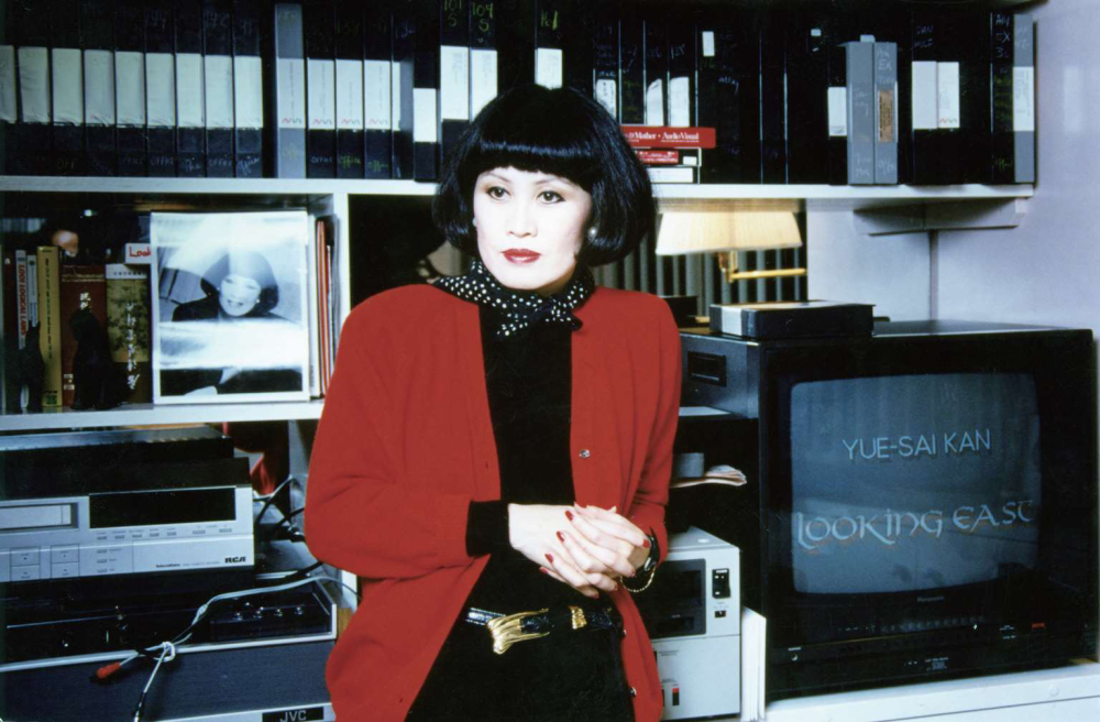 曾是春晚多年嘉宾的靳羽西 最新自传《你,自成先锋》出版-腾讯新闻