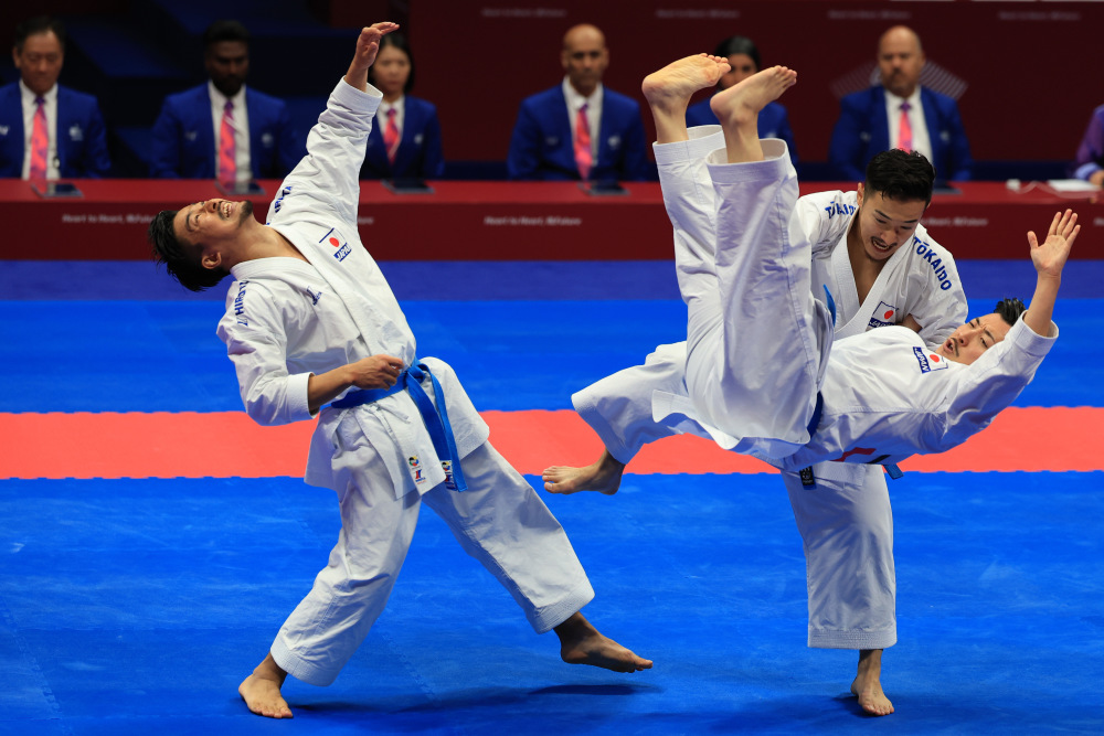 空手道——男子团体型金牌赛:日本队夺冠_腾讯新闻