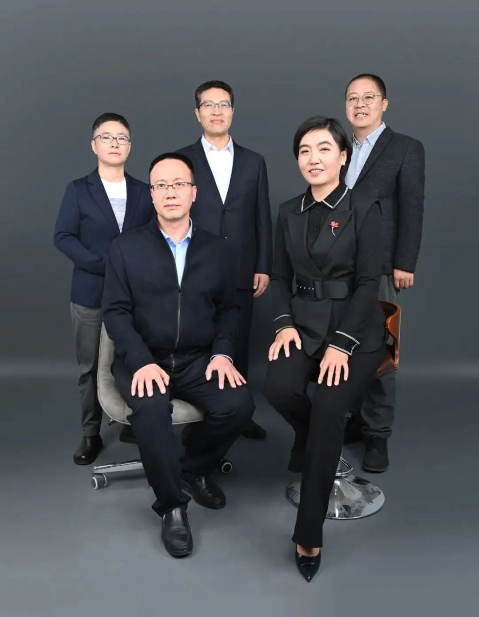 固原市新闻传媒中心全家福来了!你觉得哪张能C位出道?_