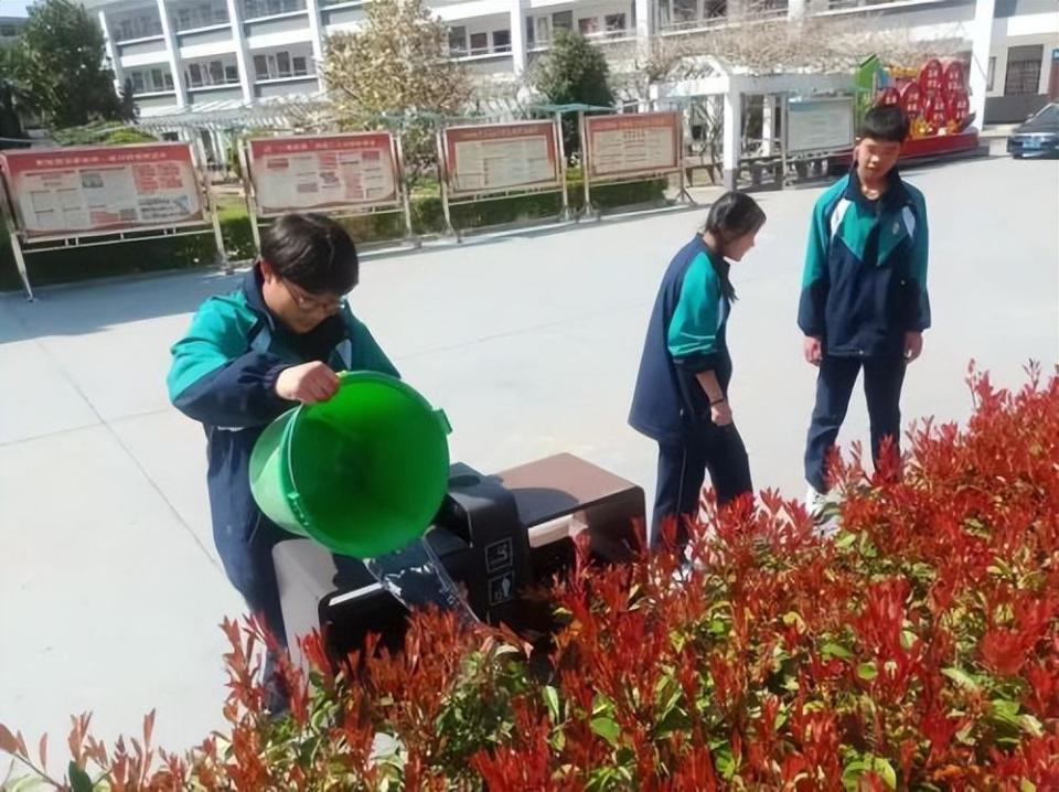 丹凤县西河初级中学开展劳动实践教育活动