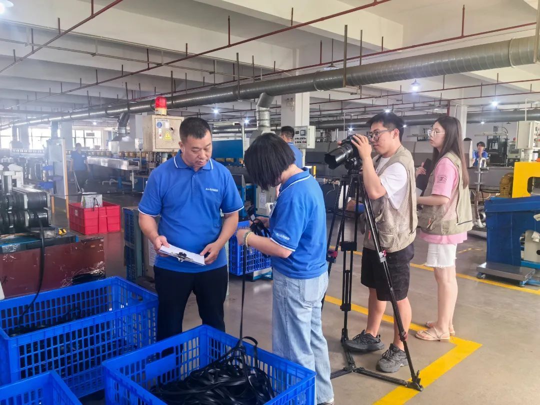 录制了公司的作业流程,为甲方客户和消费者展示了真实,直观的生产场景