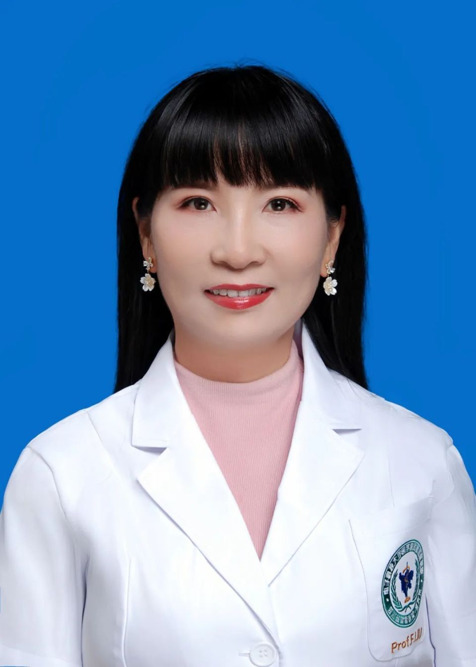 刘芳,主任中医师,硕导,门诊一级专家,1991年毕业于成都中医药大学