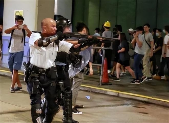 香港光头警长刘sir图片